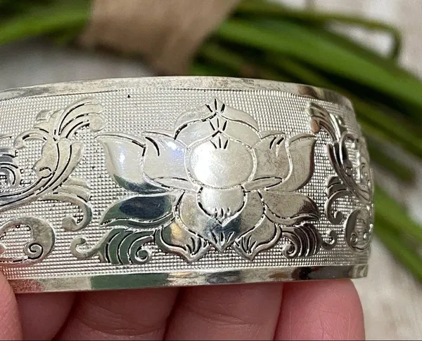 Unsigned Silver-tone Ornate Lotus Flower Peacock 1.25” Open Cuff Bangle Bracelet - Image 10