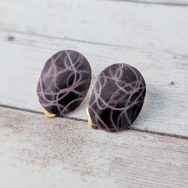 Vintage Clip On Earrings Black Oval with Mauve Design - Image 2