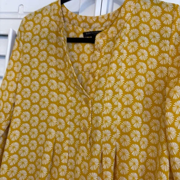 Banana Republic Gold Floral Blouse Size‎ Small - Image 3