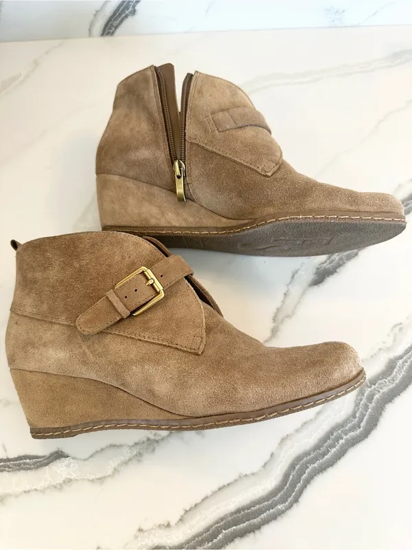 Franco Sarto Amerosa Buckle Wedge Bootie Tan Suede Size 9 - Image 12