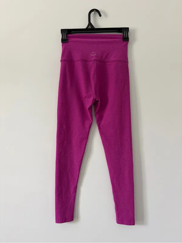 Beyond Yoga Caught in the Midi High Waist Leggings Berry Bliss Heather Seasonal - Image 4