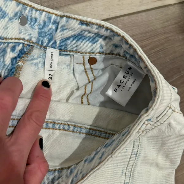 PacSun Mom Jean Shorts Blue distressed Denim size 27 - Image 4
