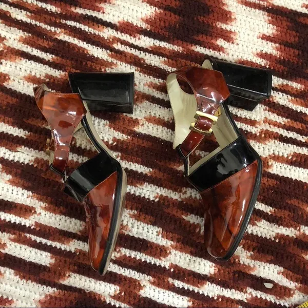 RARE 80s 90s Vintage Marble Maryjane T-strap Block Heels Pumps Chunky Whimsygoth Preppy Academia Brown Black Round Toe Patent Leather Measurements in pics - Image 5