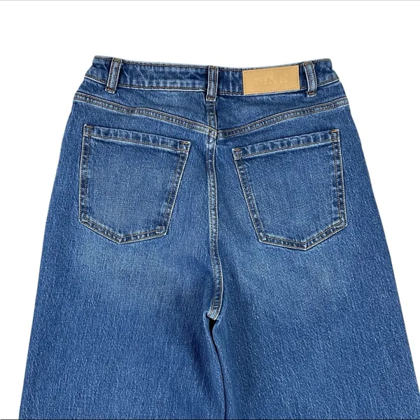 Classic Blue Women's Jeans - Image 4