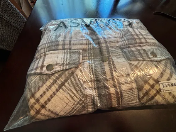 COZY FALL ESSENTIAL - Plaid Sherpa-Lined Brand New With Tags! - Image 9