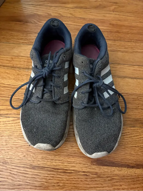 Women’s Adidas Sneakers Size 7.5 - Image 2