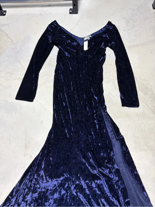 Maniju Baltic born NWT crushed Velvet Long-Sleeve V-Neck Dress Medium - Image 5