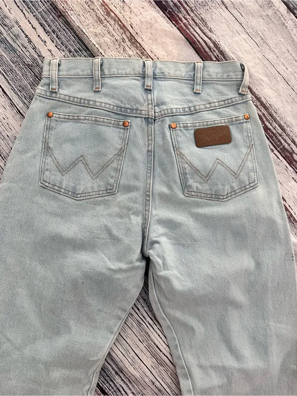 Vintage Wrangler Women's Light Wash Straight Leg Jeans - Pale Blue - Image 5