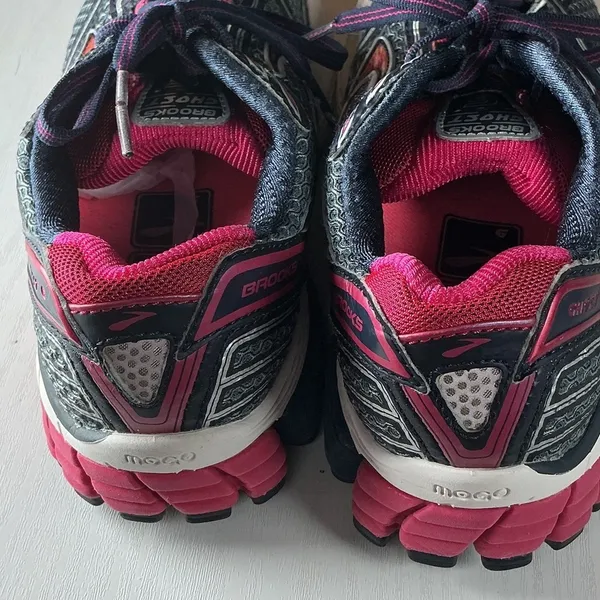Brooks Women's Athletic Shoes - Gray and Pink b68 - Image 6