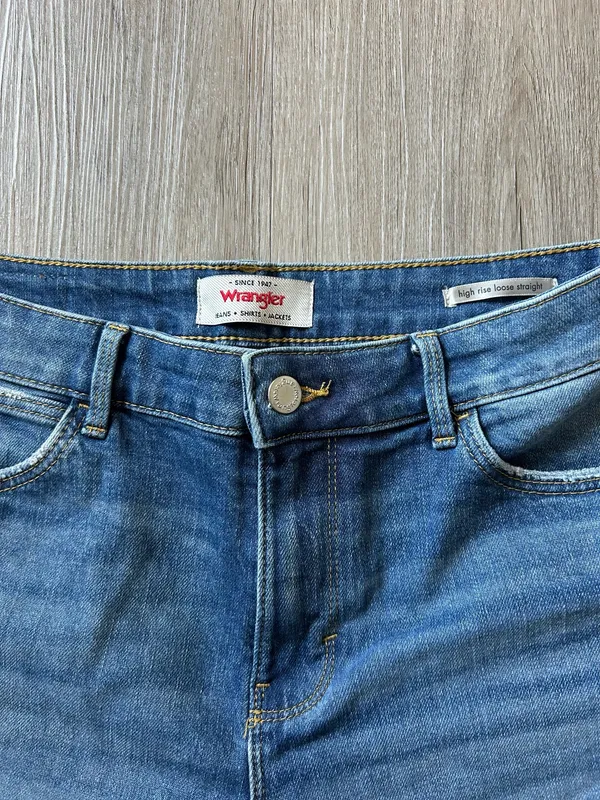 Wrangler High Rise Loose Straight Jeans - Image 4