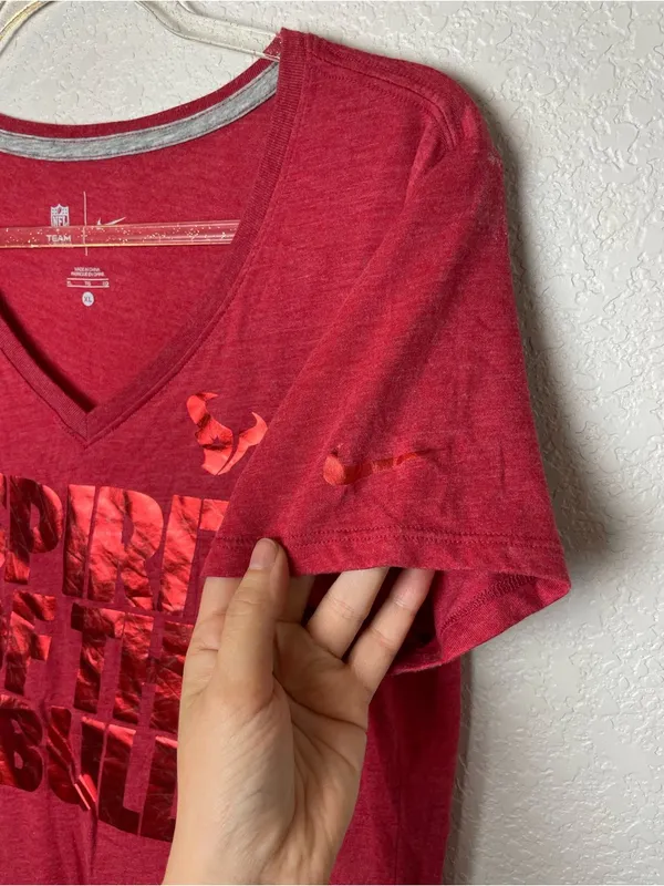 NFL Women's Red V-Neck Tee with Shiny Red Foil Logo Size XL - Image 4