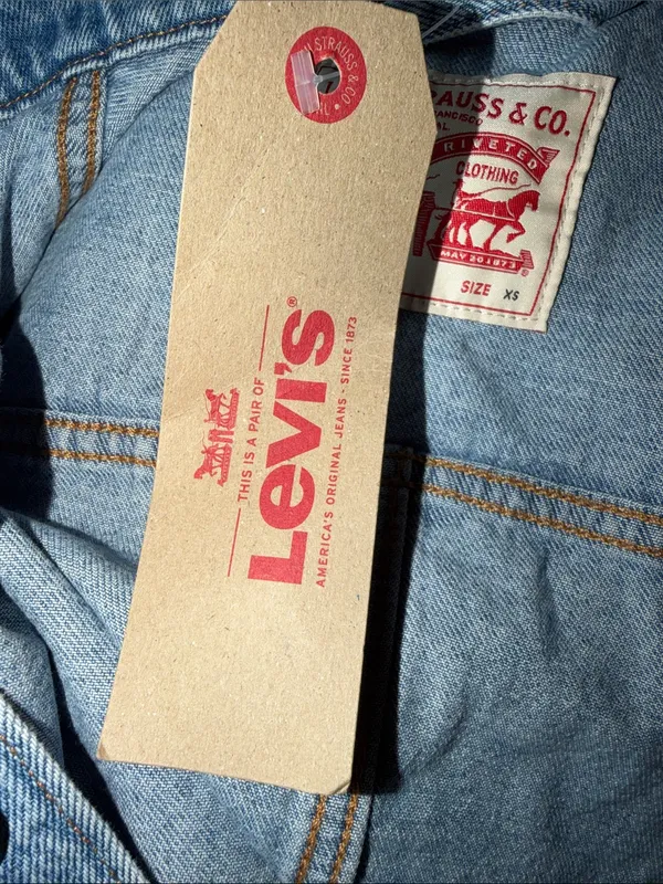 NWOT Levi's Iconic Jumpsuit Light Wash Blue XS Pockets - Image 10