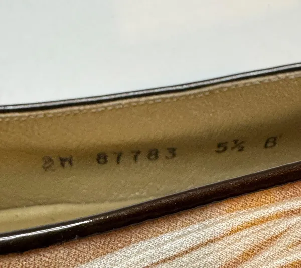 Womens 2 Tone Brown Flats Size 5 1/2B - Image 10