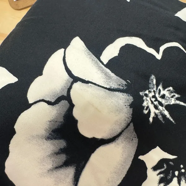 White House Black Market Floral A-Line Skirt Black White Pleated Pockets Size 4 - Image 8