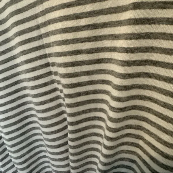 Women's light grey & white striped cropped tee Size L - Image 3
