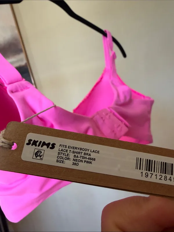 SKIMS Neon Pink Lace Underwire Bra size 38D - Image 6
