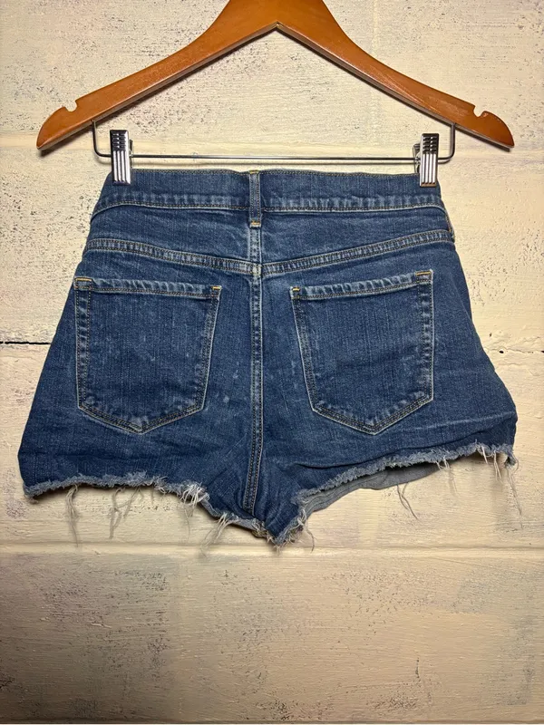Old Navy Mid Rise Boyfriend Jean shorts‎ 6 - Image 2