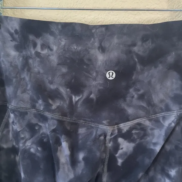 Lululemon high waist leggings with pockets. Size 14 - Image 3