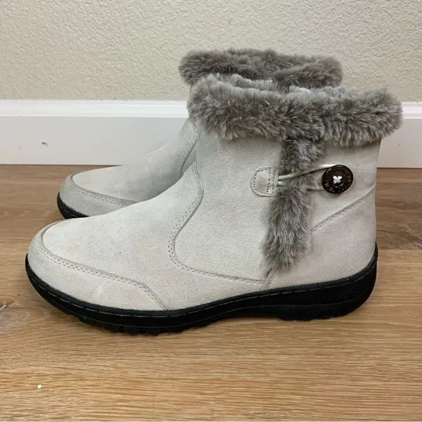 Khombu Iris Plush Faux Fur Gray Suede Winter Ankle Boots, Size 8 - Image 2