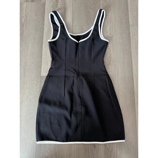 Commense Minimalist Black Contrast Trim Piping Zipper Mini Dress NWT XS - Image 4