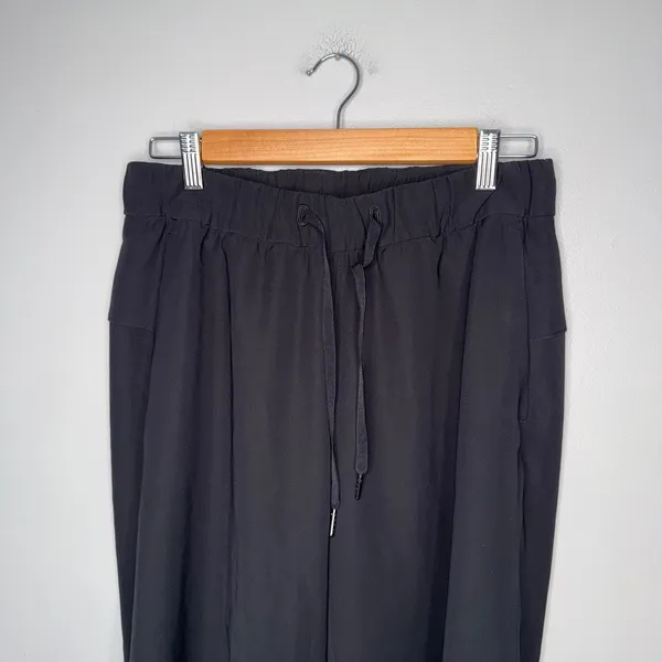Lululemon On the Fly Wide Leg Pant Women 6 Black Excellent Drawstring‎ High Rise - Image 2