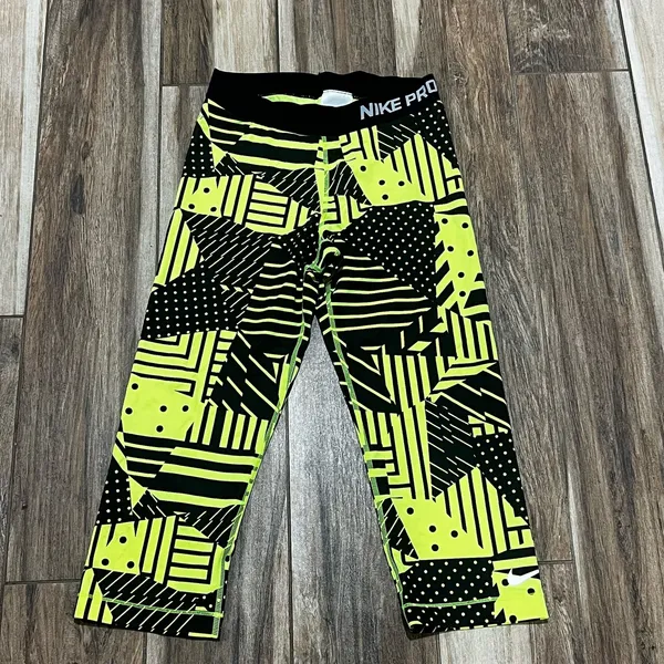 Nike Pro lime green and black cropped leggings medium - Image 2