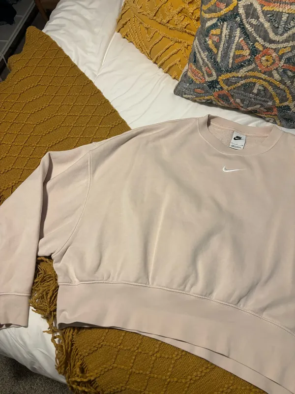Cropped Nike Sweatshirt - Image 3