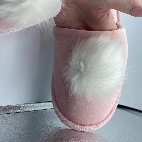 Victoria’s Secret size large pink slippers tradwife, faux fur , princess - Image 7
