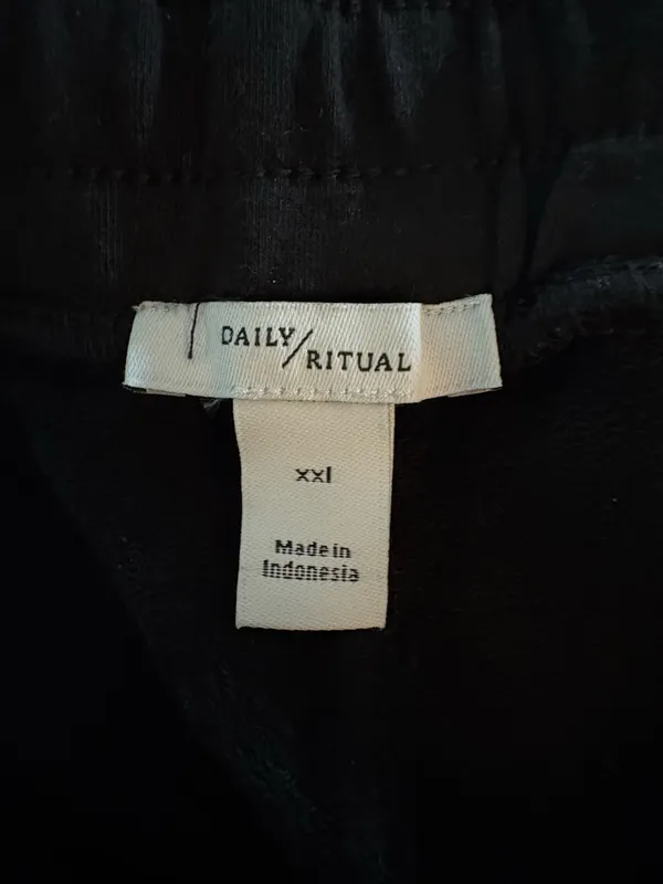 Daily ritual size XXL black cropped pants - Image 6