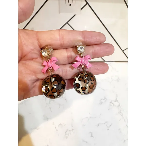 Betsey Johnson leopard print lucite ball drop earrings crystal stud pink bow Y2K - Image 2