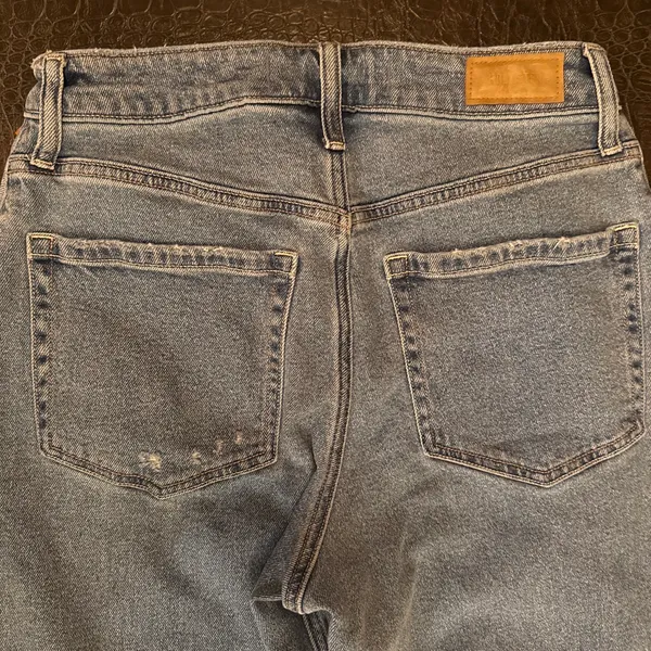 Hollister Ultra High-Rise Dad Jeans Distressed Raw Hem Size 6L W28 Long - Image 6