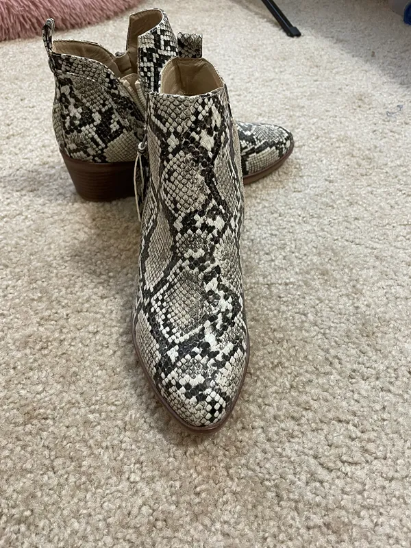 snakeskin ankle boots Size 6 - Image 2