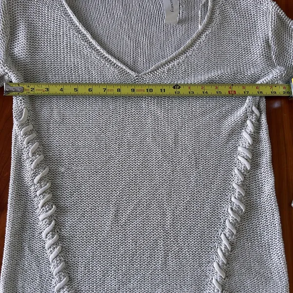 Harper Heritage Francesca’s cream deep Vneck sweater braided sides Size Medium - Image 4