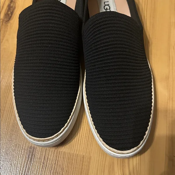UGG Women Black Textured Loafers - Image 3