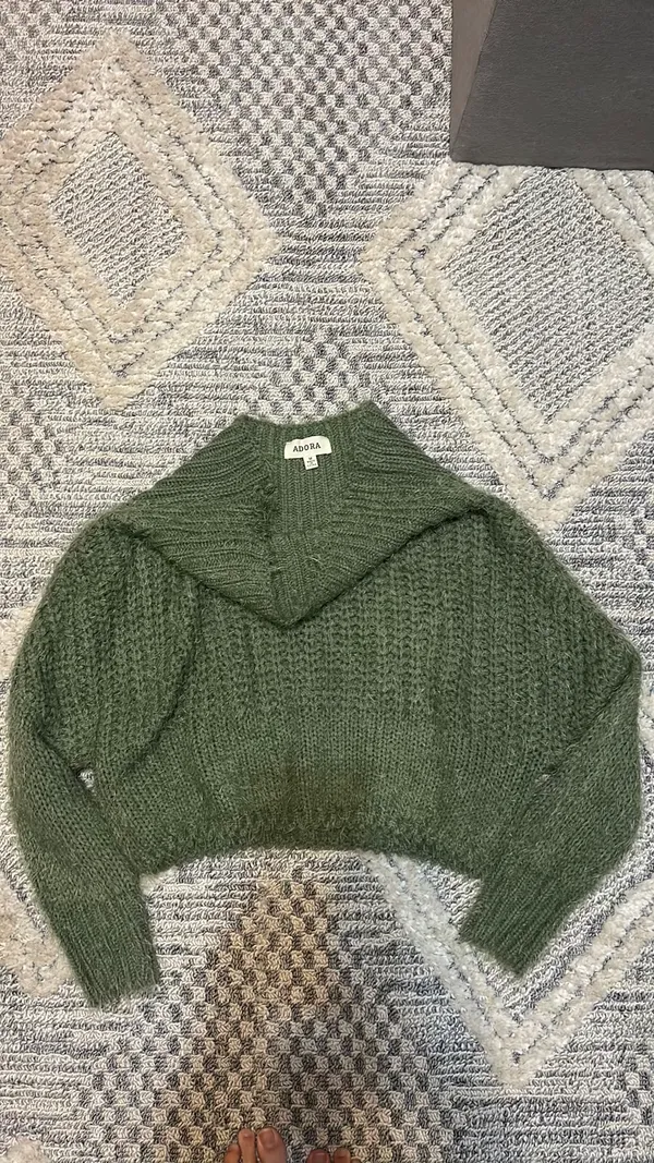 Green Cropped Sweater Boutique - Image 3