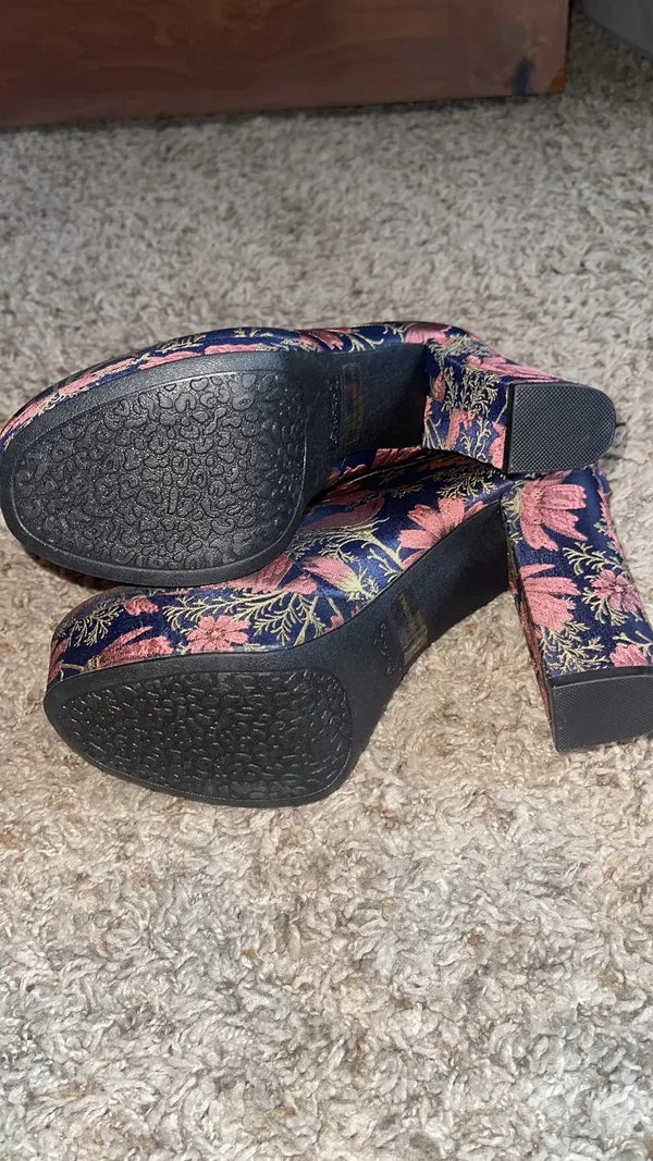 NWOT  Ankle Boots Size 9 - Image 7