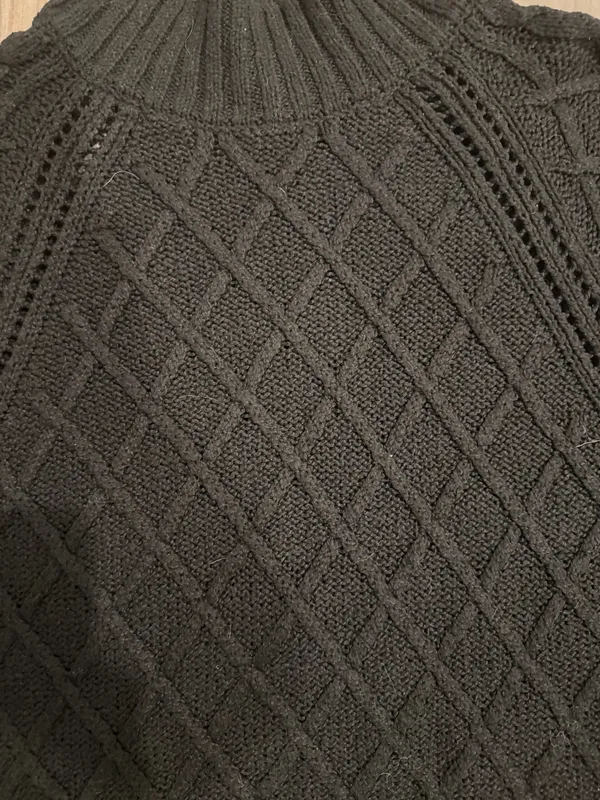 American Eagle sweater - Image 3
