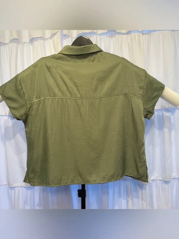 Lulu's Women’s Olive Button-Front Short Sleeve Collard Blouse Shirt Size Large - Image 8