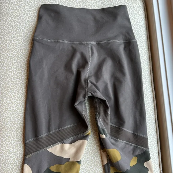 Offline by Aerie The Hugger Legging Hi-Rise size S army green with camo accents - Image 7