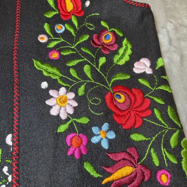 Vintage Women's Size Large Black Felt Vest Floral Embroidered Folk Art Boho - Image 6