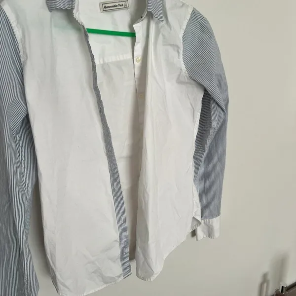 Abercrombie &‎ Fitch small button down top - Image 2