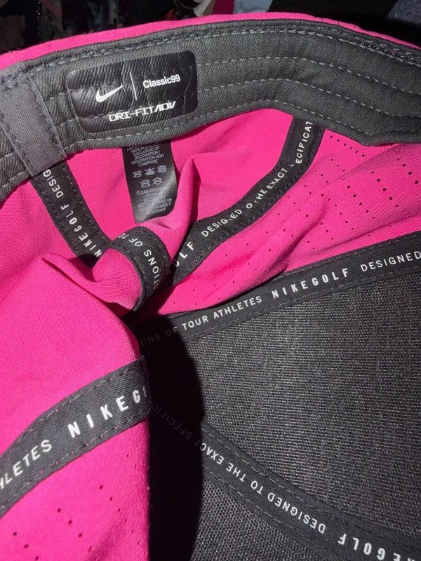 Women’s pink Nike dry fit - Image 3