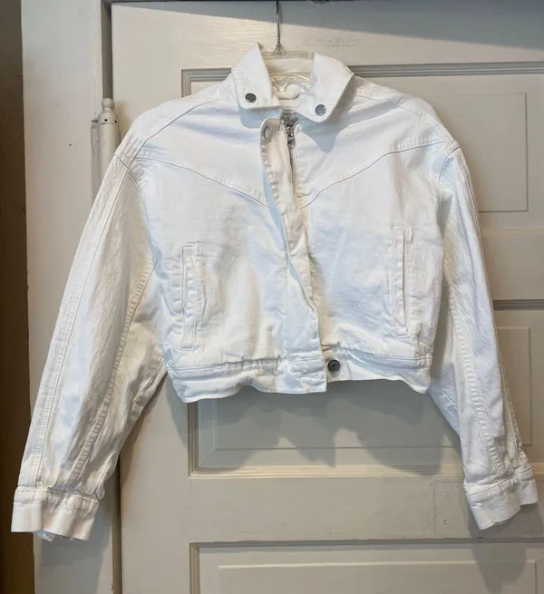 Abercrombie White Cropped Denim Jacket - Image 3