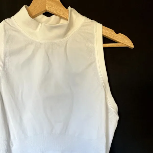 Athleta cropped high neckline compression racerback top women's size M nylon‎ - Image 2