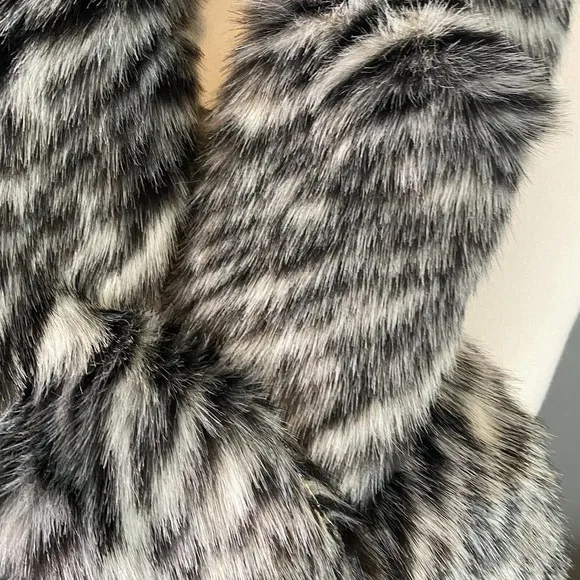 Michael Kors Faux Fur Scarf Animal Print‎ Balck - Image 4