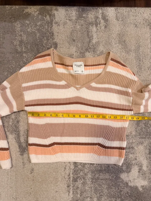 Abercrombie & Fitch Striped V-Neck Sweater in Beige, White, Peach - Image 4