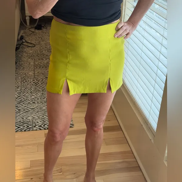 ZARA Green skirt with double slit! Size Medium! - Image 4