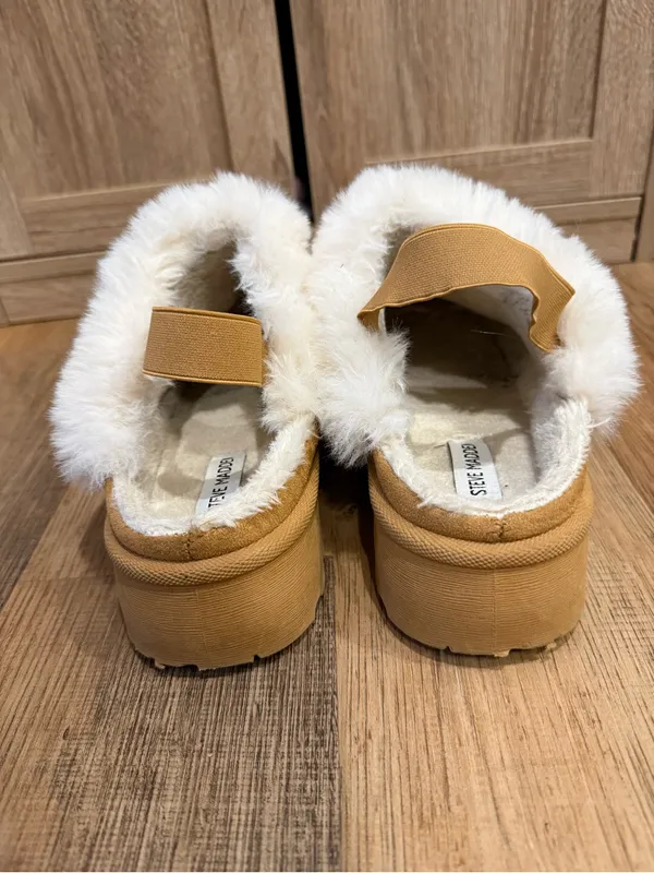 Steve Madden Tan Faux-Suede Mule Slippers with White Faux-Fur Cuff Size 8 - Image 2