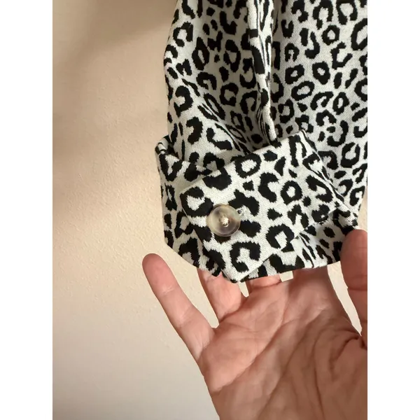 Ann‎ Taylor Top Women Small Black White Leopard Print Mock Neck Button Cuff Chic - Image 5