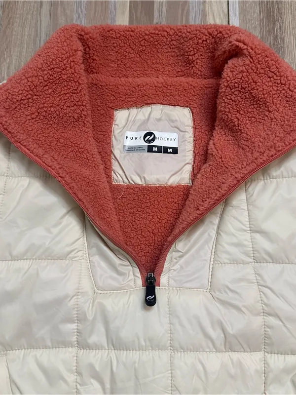 Pure Hockey Cream Quilted Pullover Jacket with Coral Sherpa Interior Women’s Med - Image 7